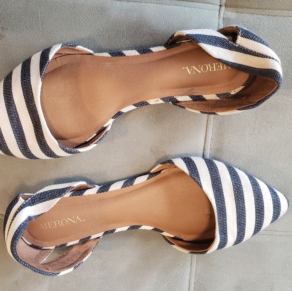 Merona striped point toe flats in size 7